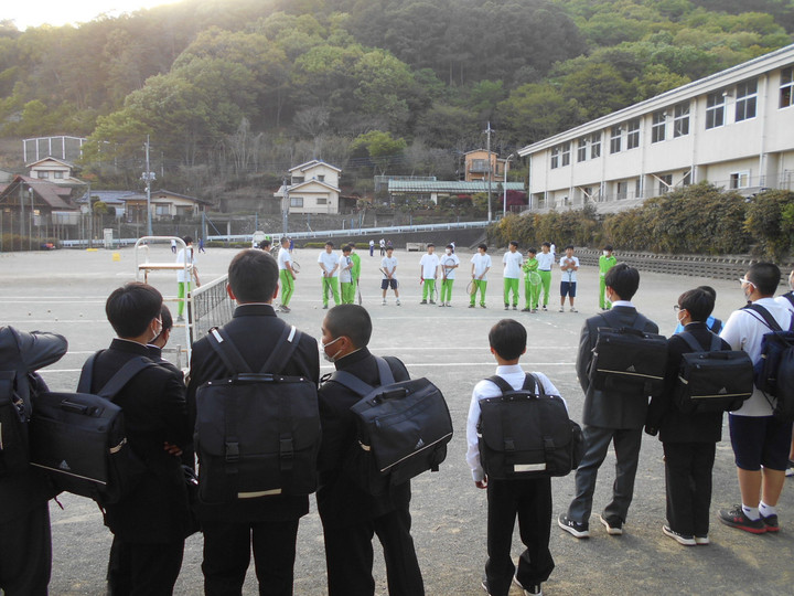 足利市立第一中学校 : 4/13（木）1年生部活動見学の様子