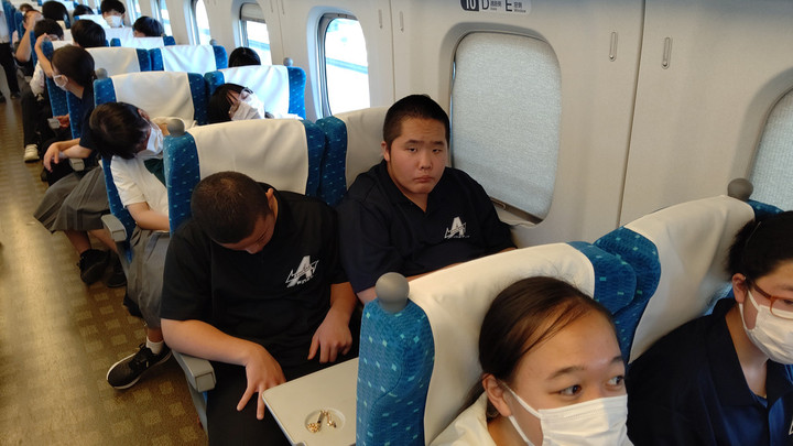 Center_0001_burst20230616145314352_